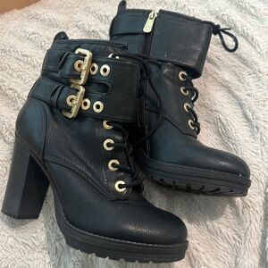 Guess boots